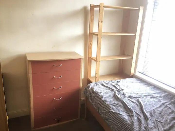 Single Room - Town & University Nearby, 24H Bus, Airport-Linked Mánchester Exterior foto