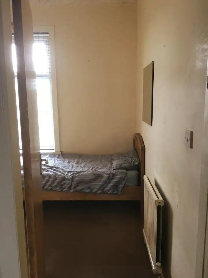 Single Room - Town & University Nearby, 24H Bus, Airport-Linked Mánchester Exterior foto