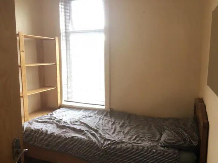 Single Room - Town & University Nearby, 24H Bus, Airport-Linked Mánchester Exterior foto